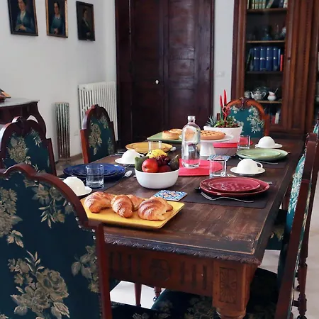 Bed & Breakfast Palazzo Sambiasi 3*