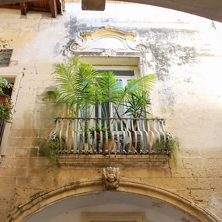 Palazzo Sambiasi לינה וארוחת בוקר 4*