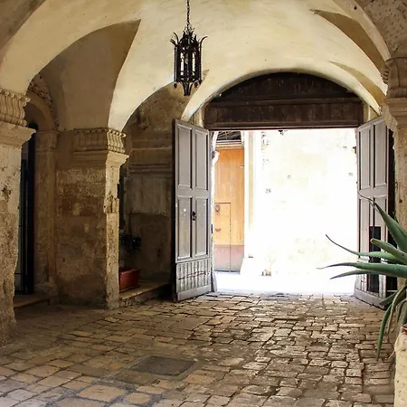 Oda ve Kahvaltı Palazzo Sambiasi 4*