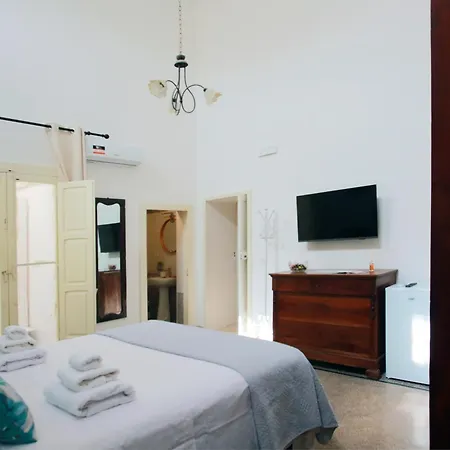 Palazzo Sambiasi 4* 莱切