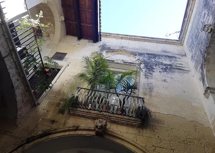 Palazzo Sambiasi ليتشي